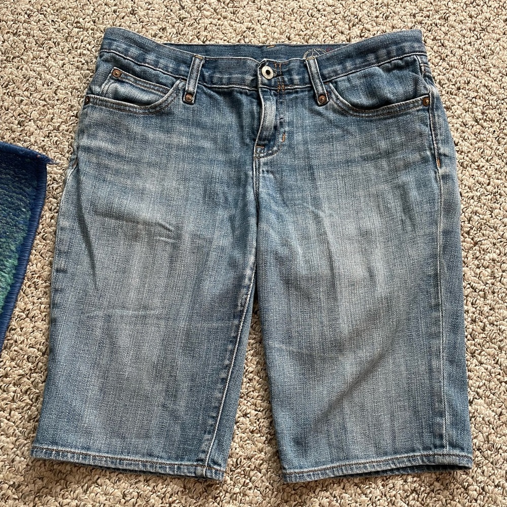 GAP Ladies Long Denim Shorts - Roomy Size 6